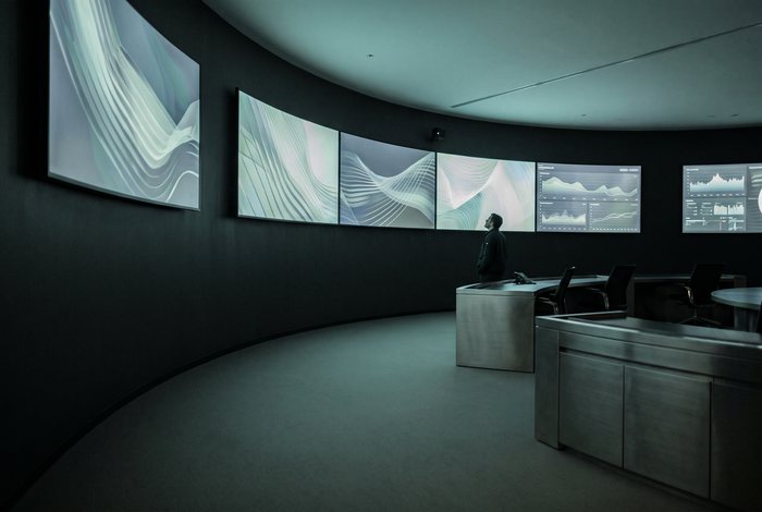 Moderner Leitstand mit Prozess-Dashboards